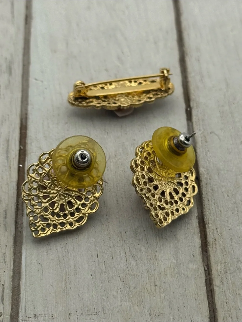 Delicate Gold Filigree Earrings and Brooch Set with Pink Rose Accents
